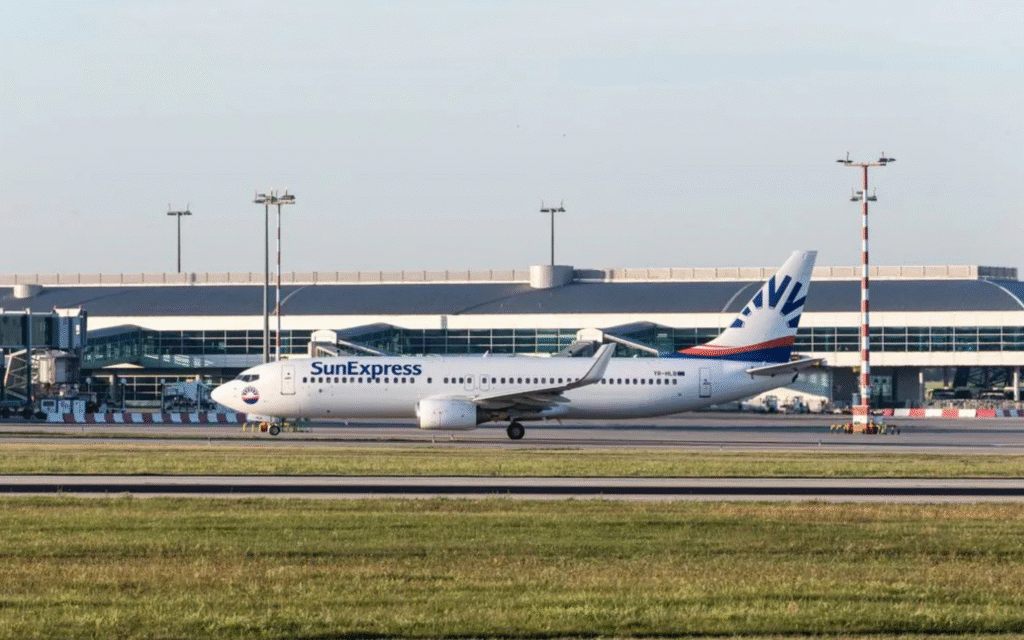 Ein Flugzeug der Fluggesellschaft SunExpress